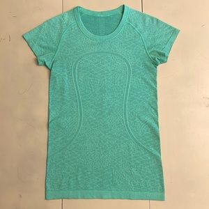 Lululemon’s Swiftly Tech crew T in teal green (size 6)